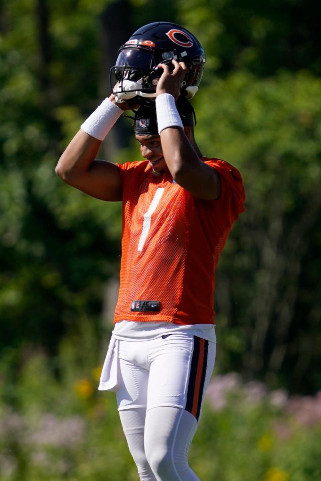 Chicago Bears quarterback Justin Fields off to fast start in first  preseason game