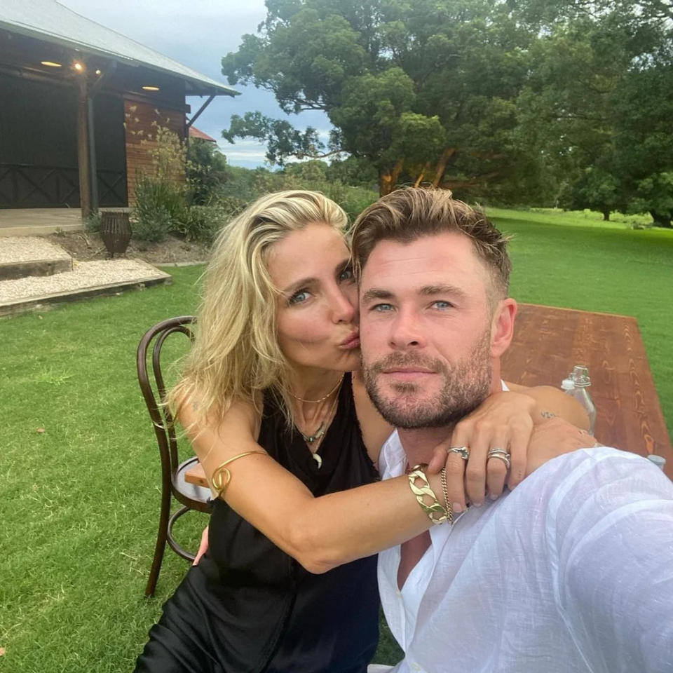 回到家在老婆面前就會變成愛撒嬌、聽話乖巧的大男孩。（IG@chrishemsworth）