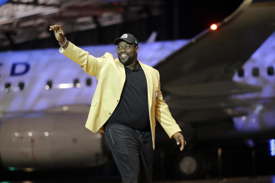 Warren Sapp is introduced before the inaugural Pro Football Hall of Fame Fan Fest Friday, May 2, 2014, at the International Exposition Center in Cleveland. (AP Photo/Mark Duncan)