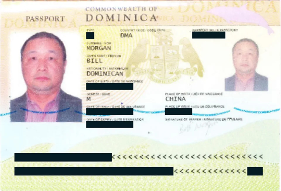 Pasaporte dominicano de Liang Lingfei, que muestra su otro nombre Bill Morgan.