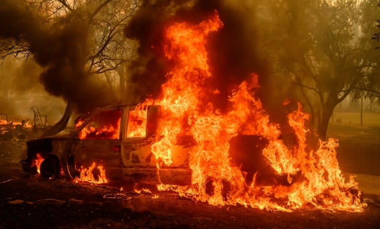 Las llamas del incendio Thompson consumieron más de 1.200 hectáreas en la región de Oroville, en el condado Butte, en el norte de California (JOSH EDELSON)