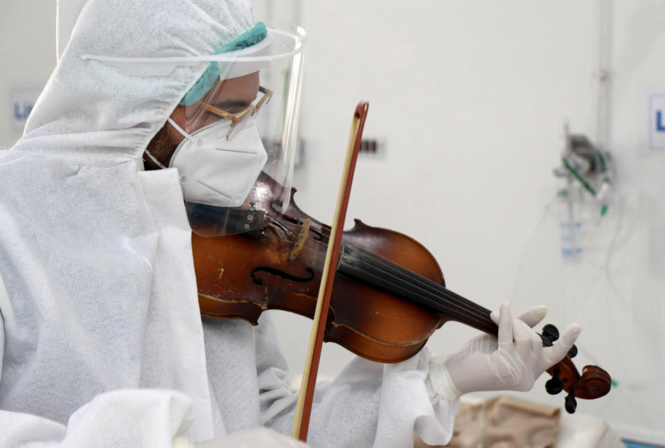 HOLD FOR STORY SLUGGED TUNISIA VIRUS OUTBREAK - Dr. Mohamed Salah Siala plays violin for patients of the COVID wards of the Hedi Chaker hospital in Sfax, eastern Tunisia. (AP Photo/str)