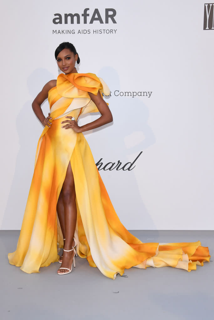 C’est dans une voluptueuse robe orchidée que Jasmine Tookes a éclos sur le red carpet du gala de l’amfAR. Les subtils camaïeux de jaunes ont donné la belle illusion d’une fleur en train de s’épanouir. Effet bluffant !