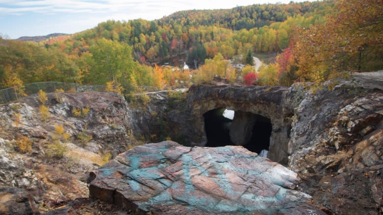 Barricades installed to keep tourists away from scenic Outaouais mine