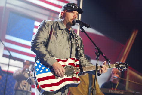 Toby Keith rehearses for the “2002 Academy of Country Music Awards” at the Universal Amphitheatre in Los Angeles, Ca. on Monday, May 20, 2002. Photo by Kevin Winter/ImageDirect.