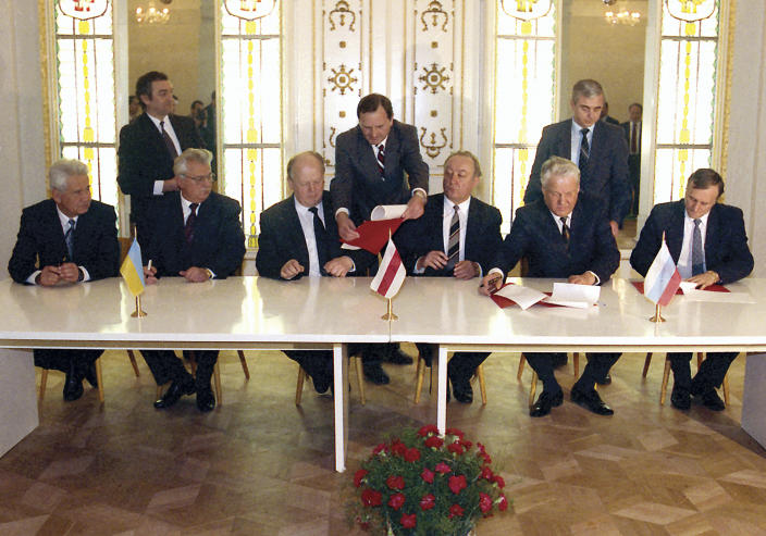 FILE - Russia's President Boris Yeltsin, second right, Ukraine's President Leonid Kravchuk, second left, Belarus' leader Stanislav Shushkevich, third left, Russia's State Secretary Gennady Burbulis, right, Belarus' Prime Minister Vyacheslav Kebich, third right, and Ukraine's Prime Minister Vitold Fokin, left, sign an agreement terminating the Soviet Union and declaring the creation of the Commonwealth of Independent States in Viskuli, Belarus on Dec. 8, 1991. The leaders of Russia, Ukraine and Belarus declared the USSR dead and announced the creation of the Commonwealth of Independent States, an alliance joined two weeks later by eight other Soviet republics. (AP Photo/Yuri Ivanov, File)