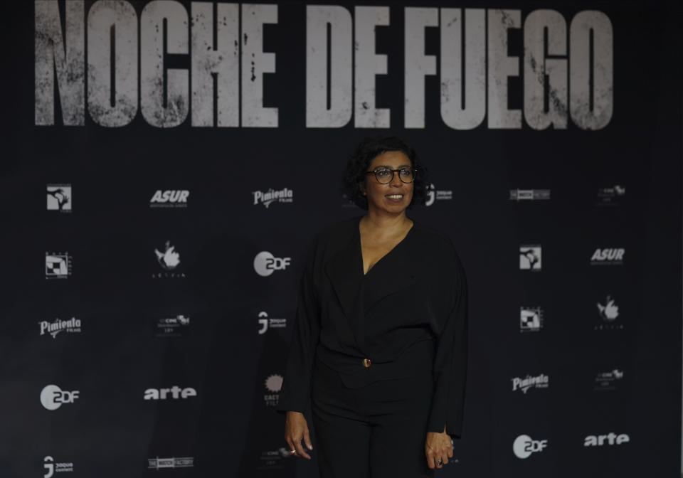 ARCHIVO – Tatiana Huezo, directora de la película mexicana "Noche de Fuego", posa en la alfombra roja de la película en el Complejo Cultural Los Pinos en la Ciudad de México el 14 de septiembre de 2021. La película de Huezo “Noche de fuego” fue anunciada el 29 de septiembre de 2022 como la seleccionada de la Academia Mexicana de Artes y Ciencias Cinematográficas para buscar una nominación al Goya a mejor película iberoamericana la 37a entrega de los premios Goya que se celebrará en febrero de 2023. (Foto AP/Fernando Llano, archivo)