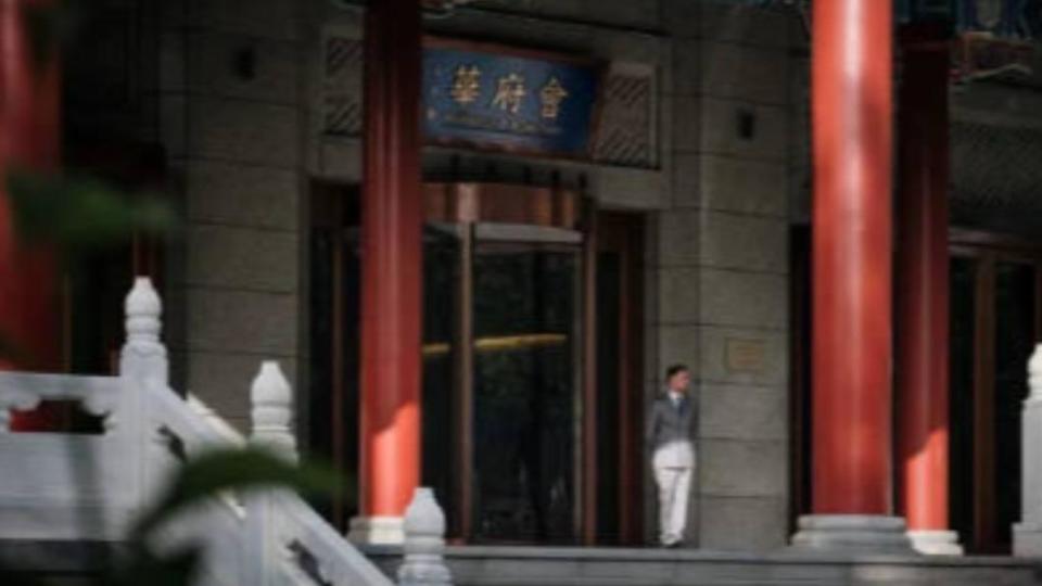 微博上流傳著疑似是馬斯克到中國第1天晚上吃的高級餐廳。（圖／翻攝自微博）