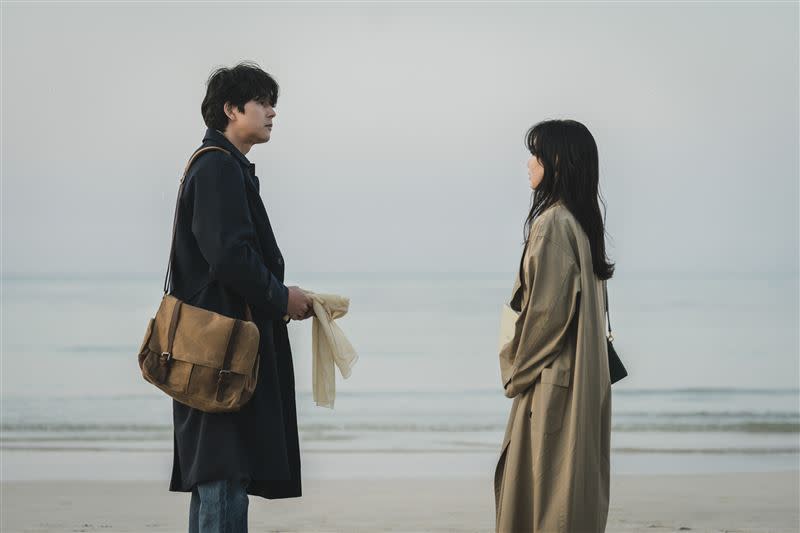 韓劇《跟我說愛我》由鄭雨盛和申鉉彬主演。（圖／Disney+提供）