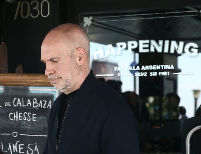 Salida de Horacio Rodríguez Larreta de la reunión de Juntos por el Cambio en el restaurante Happening