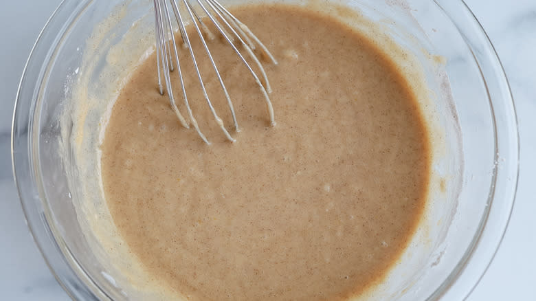 cucpcake batter in bowl