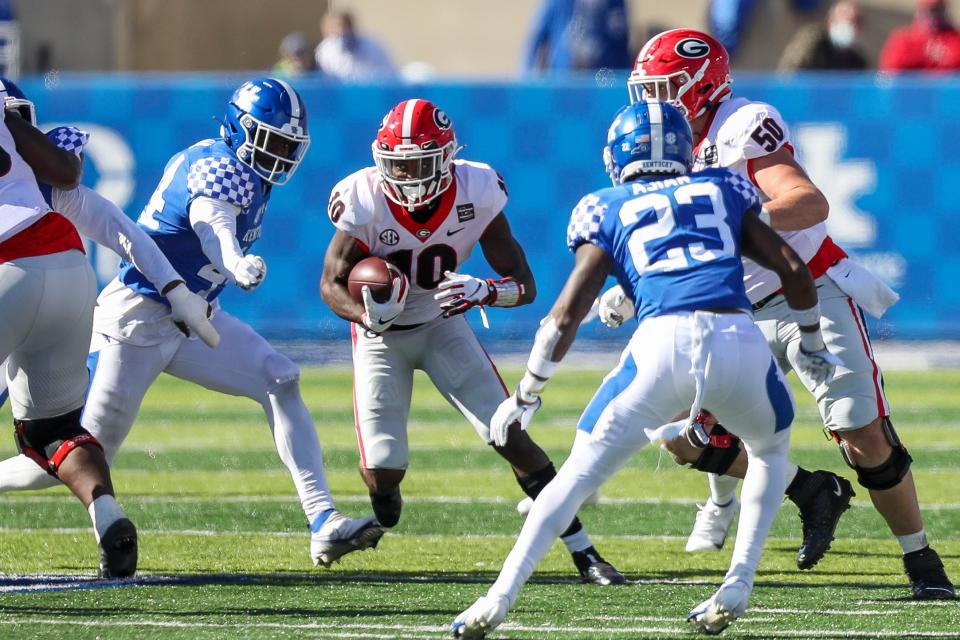 Georgia wide receiver Kearis Jackson (10) runs with the ball against the Kentucky during the second half of their game in 2020 game at Kroger Field.