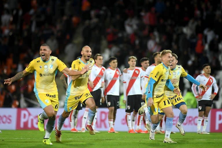 El festejo de la histórica victoria de Temperley ante River por la Copa Argentina