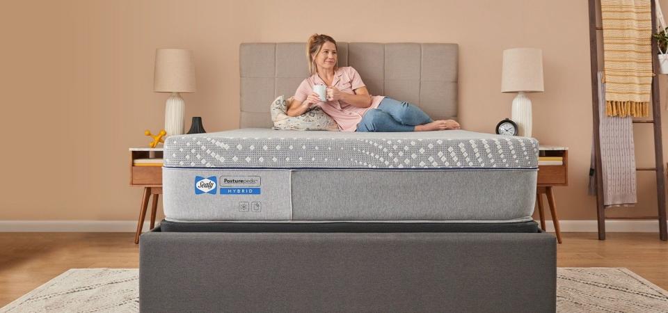 5) Posturepedic Hybrid Mattress