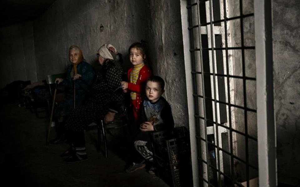 People live in a bomb shelter, to protect from shelling, in the Ukrainian city of Lysychansk on June 7, 2022. - Aris Messinis/AFP