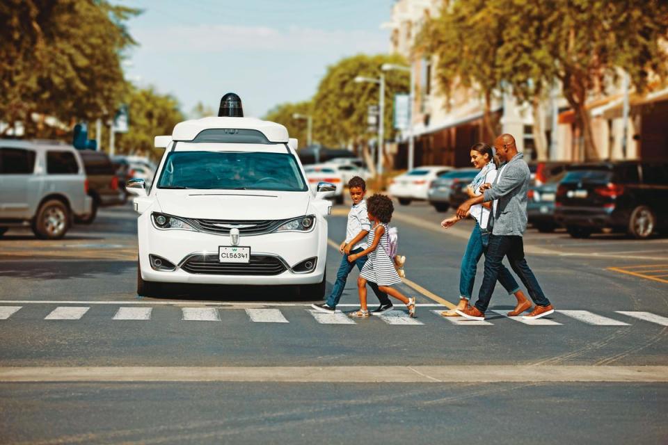 穩懋董事長陳進財看好光達（LiDAR）技術，透露許多自駕車廠商上門合作開發。（翻攝W1 Riders）