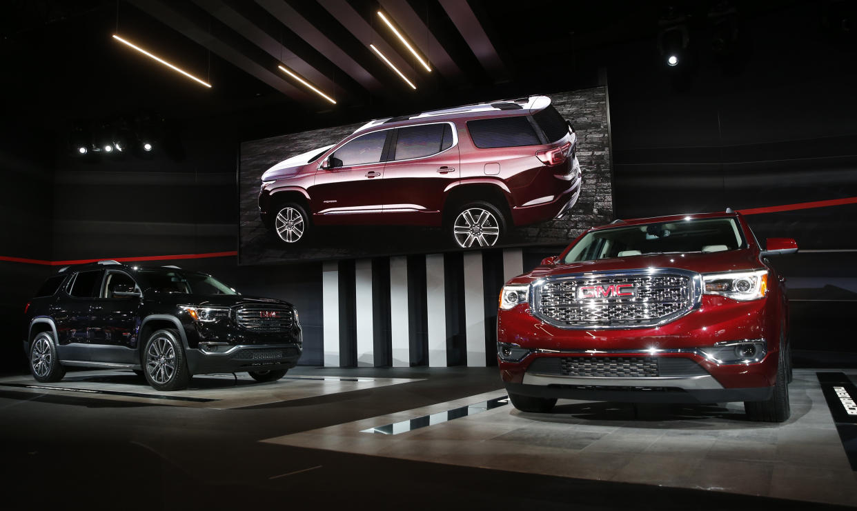 The 2017 GMC Acadia (L) and Acadia Denali are introduced at the North American International Auto Show in Detroit, January 12, 2016.   REUTERS/Mark Blinch