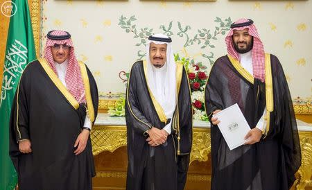 (L-R) Saudi Crown Prince Mohammed bin Nayef, Saudi King Salman, and Saudi Arabia's Deputy Crown Prince Mohammed bin Salman stand together after Saudi Arabia's cabinet agrees to implement a broad reform plan known as Vision 2030 in Riyadh, April 25, 2016. REUTERS/Saudi Press Agency/Handout via Reuters