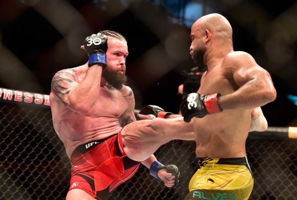 Jan 21, 2023; Rio de Janeiro, Brazil; Warlley Alves (red gloves) fights Nicolas Dalby (blue gloves) during UFC 283 at Jeunesse Arena. Mandatory Credit: Jason da Silva-USA TODAY Sports