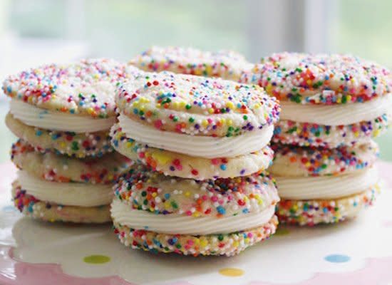 <strong>Get the <a href="http://mychocolatetherapy.blogspot.com/2012/06/funfetti-whoopie-pies.html" target="_hplink">Funfetti Whoopie Pies recipe</a> by Chocolate Therapy</strong>