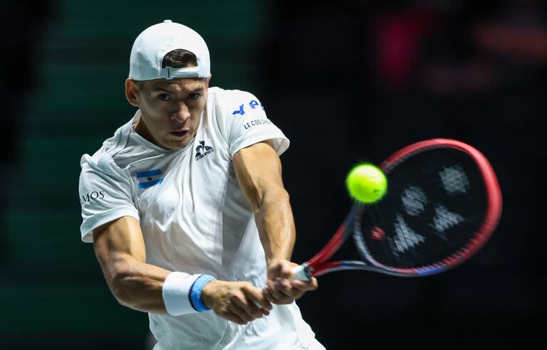 Sebastián Báez cayó ante el canadiense Félix Auger-Aliassime, por el grupo D de las Finales de la Copa Davis en Manchester