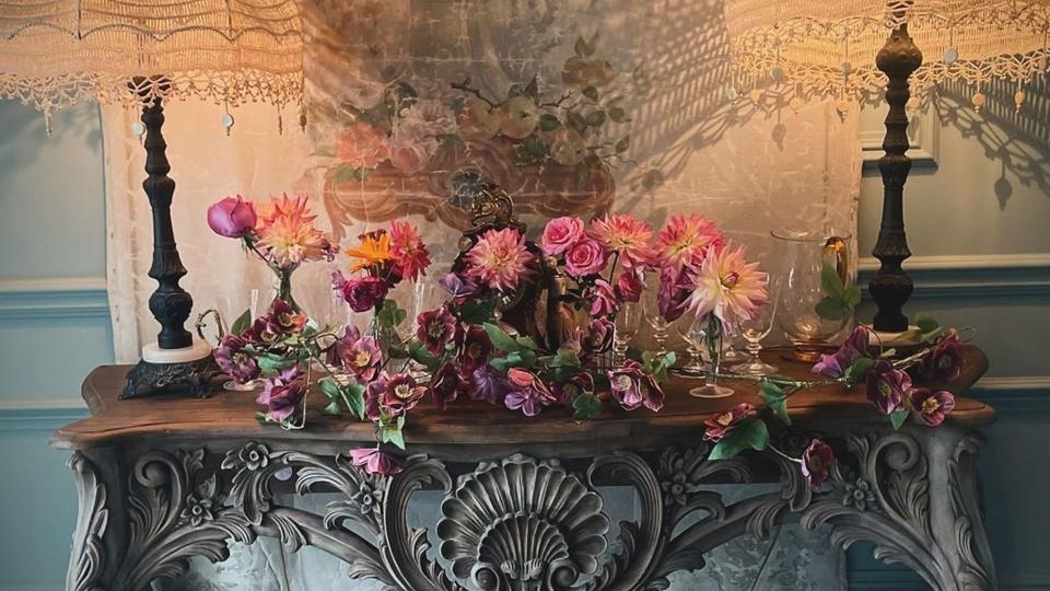 Shirlie Kemp's dining room looks like something out of a romance novel