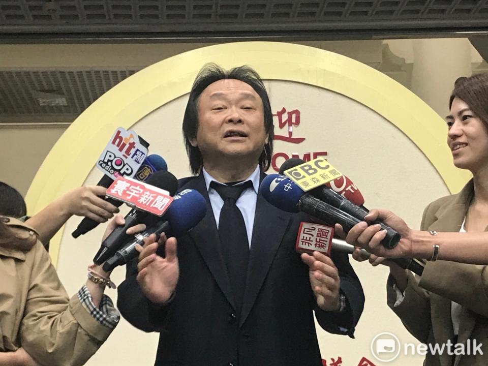 近期媒體報導政府為堅持拿掉「復必泰」3字，拖延疫苗到貨時間，議員王世堅痛批行政院「不會做事」。