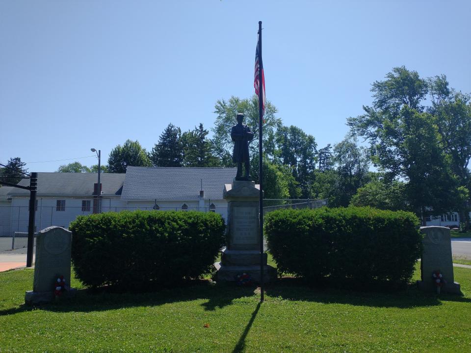 The Petersburg Civil War Memorial contains the inscription “To our patriotic dead 1861–1865.” It joins the Veterans Memorial nearby which honors “…Those men and women from the Petersburg area who gave their services and lives in the defense of our country.”