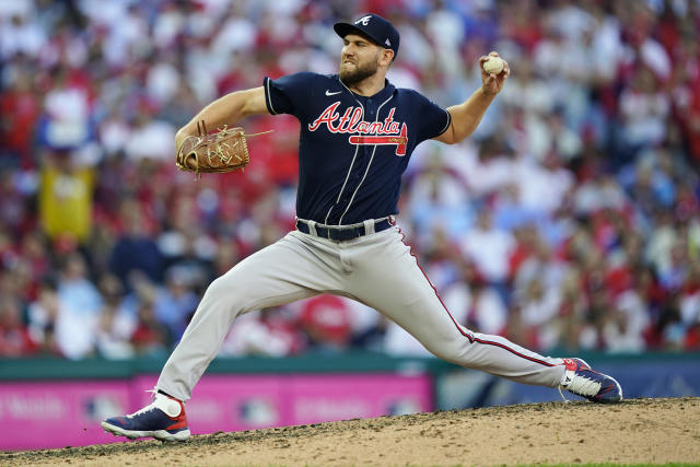 Sizzling Renteria keeps Braves afloat