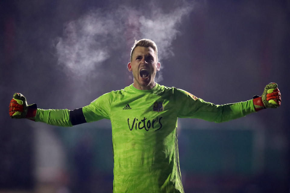 Torhüter Daniel Batz vom 1 FC. Saarbruecken feiert (Photo by Alex Grimm/Bongarts/Getty Images)