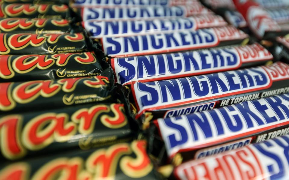 Produttore di Snickers multato dopo che i lavoratori sono caduti in una vasca di cioccolato