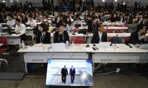 <p>Journalists working within the main press center watch a live-aired historic scene of South Korean President Moon Jae-in (R) and North Korean leader Kim Jong-un crossing the inter-Korean border into the southern side of Panmunjom for historic talks after they briefly entered the northern side of the truce village at the latter’s request; in Goyang, northwest of Seoul, South Korea, April 27, 2018. (Photo: Yonhap) </p>