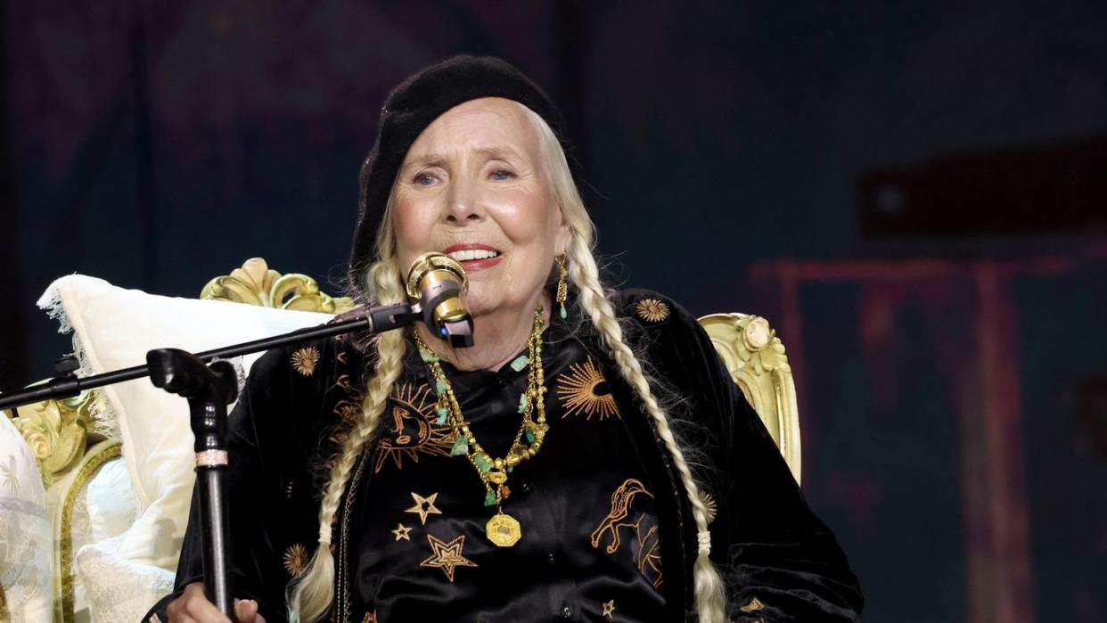 joni mitchell 66th grammy awards