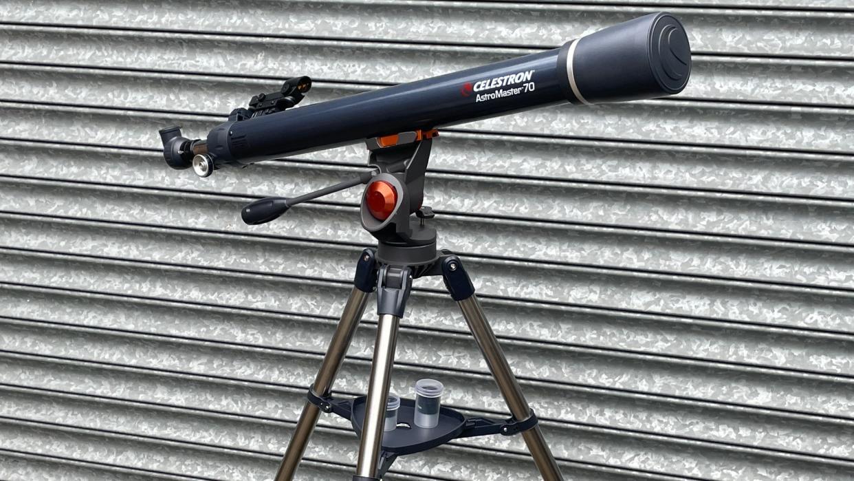  Celestron AstroMaster 70AZ 