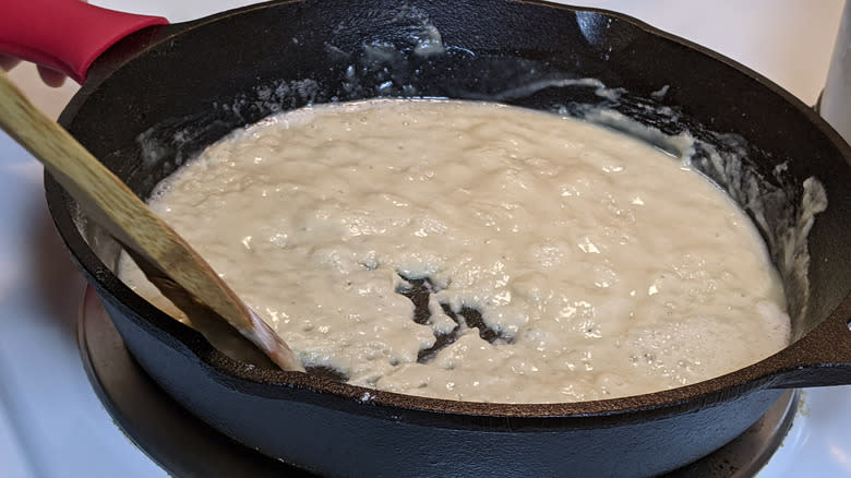 Making roux in cast iron skillet