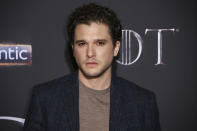 Kit Harington confesó hace unos meses en una entrevista en la revista ‘Variety’ que la presión de interpretar a Jon Snow le había llevado a terapia y recientemente hemos conocido que ingresó en una clínica de rehabilitación de Connecticut poco antes del final de ‘Juego de Tronos’ debido al estrés que sufría desde que terminó el rodaje, que le había llevado también a tener problemas con el alcohol. (Foto: Joel C Ryan / Invision / AP).