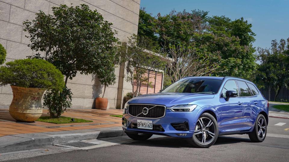 Volvo XC60 B5 R-Design 254.2 萬元起。