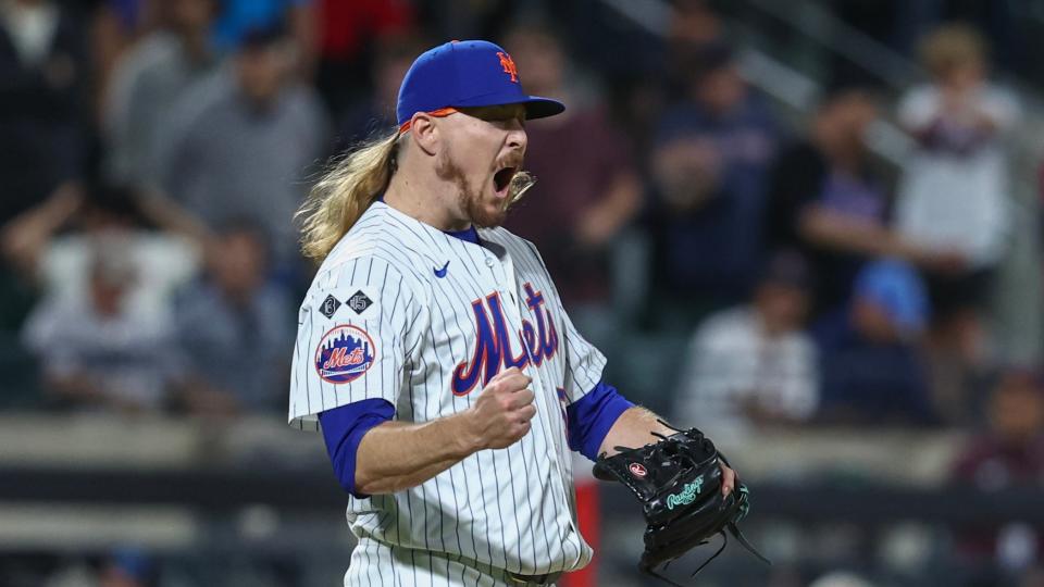 3 de septiembre de 2024; Ciudad de Nueva York, Nueva York, EE. UU.; El lanzador de relevo de los Mets de Nueva York, Ryne Stanek (55), celebra después de derrotar a los Medias Rojas de Boston en el Citi Field.