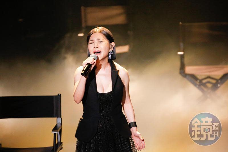 張清芳登上金馬獎舞台，獻唱經典電影《最愛》同名主題曲。