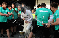 <p>Im vierten Rennen im Silberpfeil feierte Bottas seinen ersten Formel-1-Sieg – und wurde von seinem Team ordentlich mit Champagner geduscht. </p>