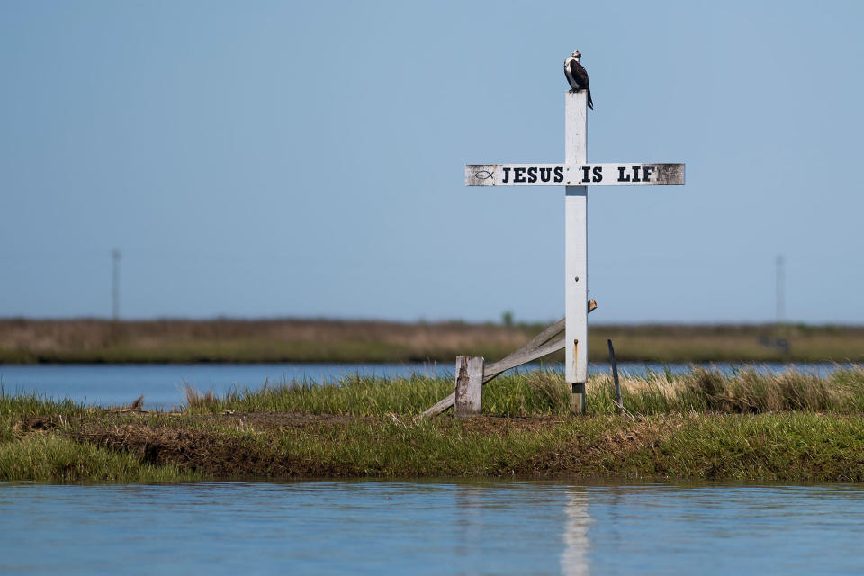 <p>A cross stands at the mouth of the harbor reading “Jesus is Life” in Tangier, Virginia, May 16, 2017, where climate change and rising sea levels threaten the inhabitants of the slowly sinking island.<br> (Jim Watson/AFP/Getty Images) </p>