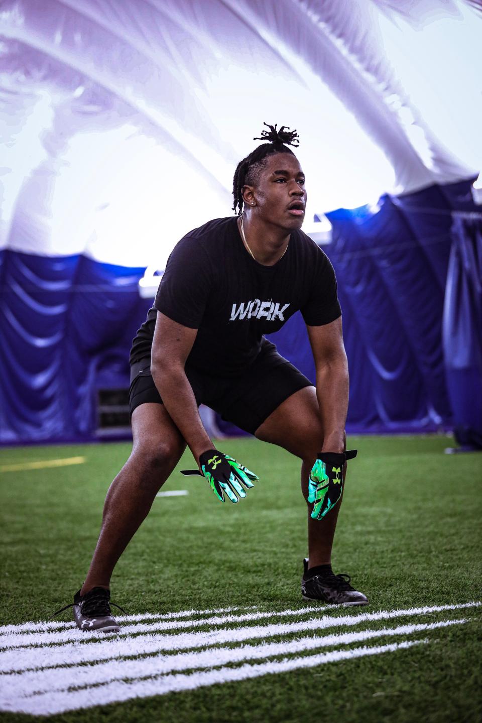 Kari Jackson, a four-star linebacker recruit, is transferring from IMG Academy in Florida to West Bloomfield, in hopes of helping his Midwest recruiting prospects.