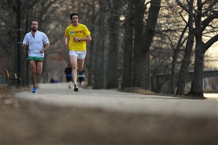 David Chorney and Mike Burnstein (L) train for the Boston Marathon in Boston, Massachusetts, April 3, 2014. REUTERS/Brian Snyder