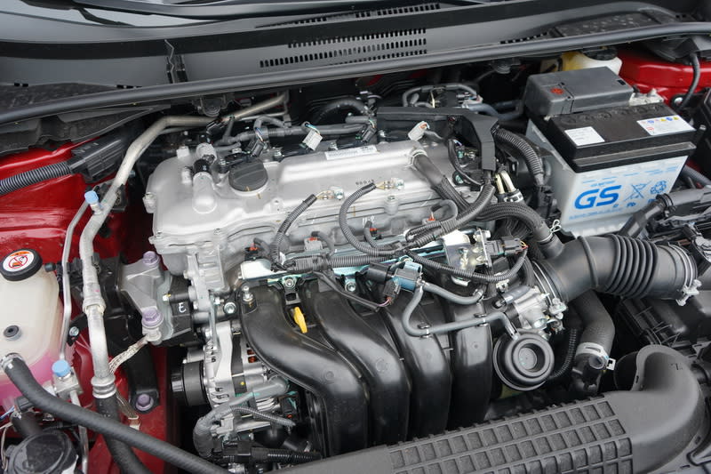 汽油版採用的是1.8升自然進氣引擎搭配傳統的CVT變速箱