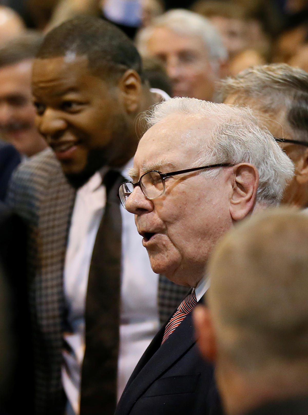 Former Detroit Lions star Ndamukong Suh runs with Warren Buffett, sees real  estate as an equalizer