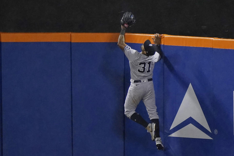 New York Yankees center fielder Aaron Hicks (31) leaps in vain for a home run by New York Mets' J.D. Davis in the ninth inning of a makeup baseball game at Citi Field, Thursday, Sept. 3, 2020, in New York. (AP Photo/Kathy Willens)