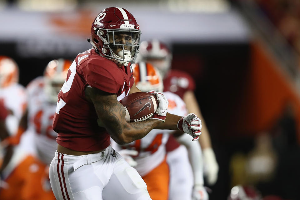 SANTA CLARA, CA - JANUARY 07:  Irv Smith Jr. #82 of the Alabama Crimson Tide carries the ball against the Clemson Tigers in the CFP National Championship presented by AT&T at Levi's Stadium on January 7, 2019 in Santa Clara, California.  (Photo by Ezra Shaw/Getty Images)