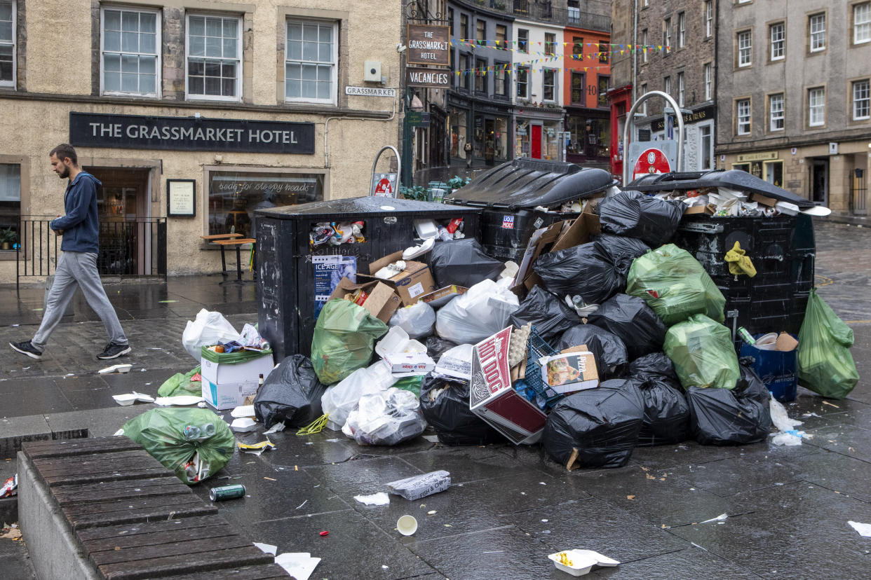 Piles of rubbish overflow from bins in Edinburgh's Grassmarket on day five of the city's bin strike. (SWNS)