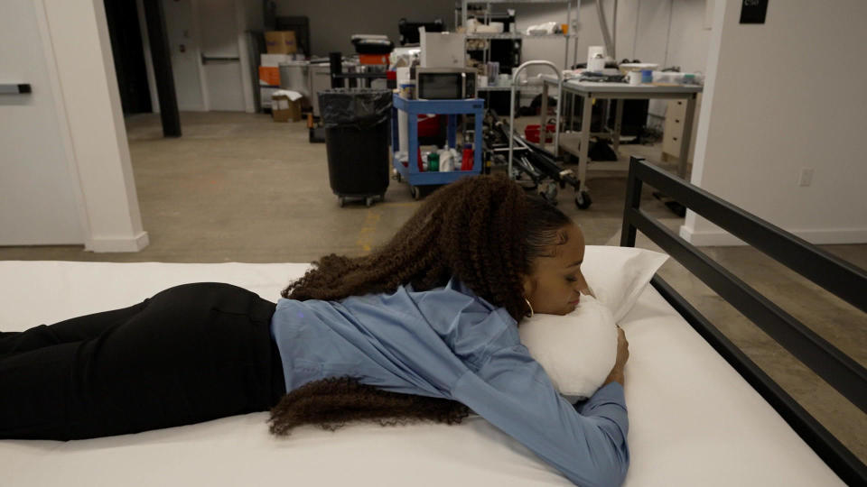 Caira Blackwell tests mattresses for The New York Times' Wirecutter. / Credit: CBS News