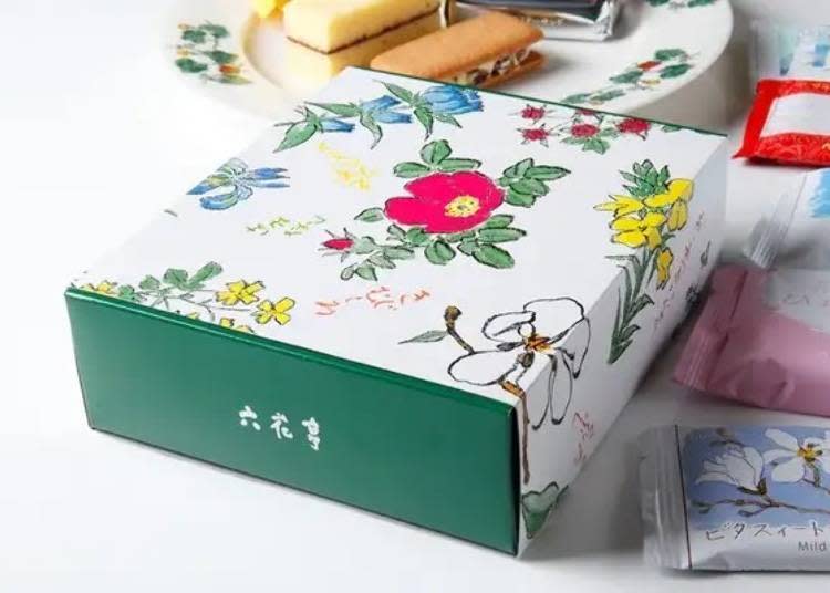 ▲六花亭的花朵包裝紙非常知名，是日本知名畫家──坂本直行所描繪的北海道山野草